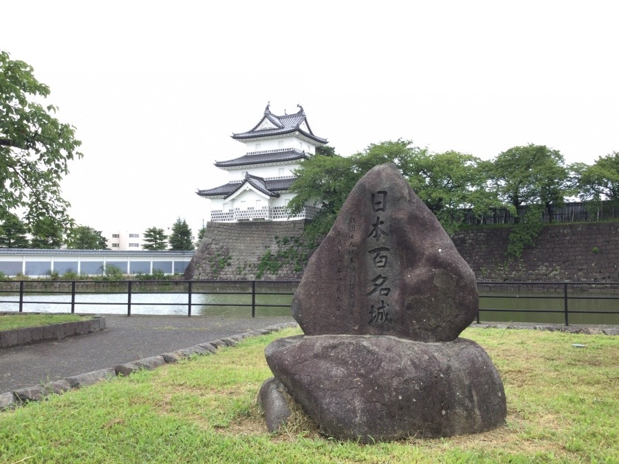 百名城石碑と二の丸隅櫓