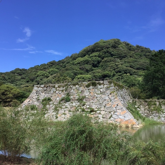 天守台と指月山