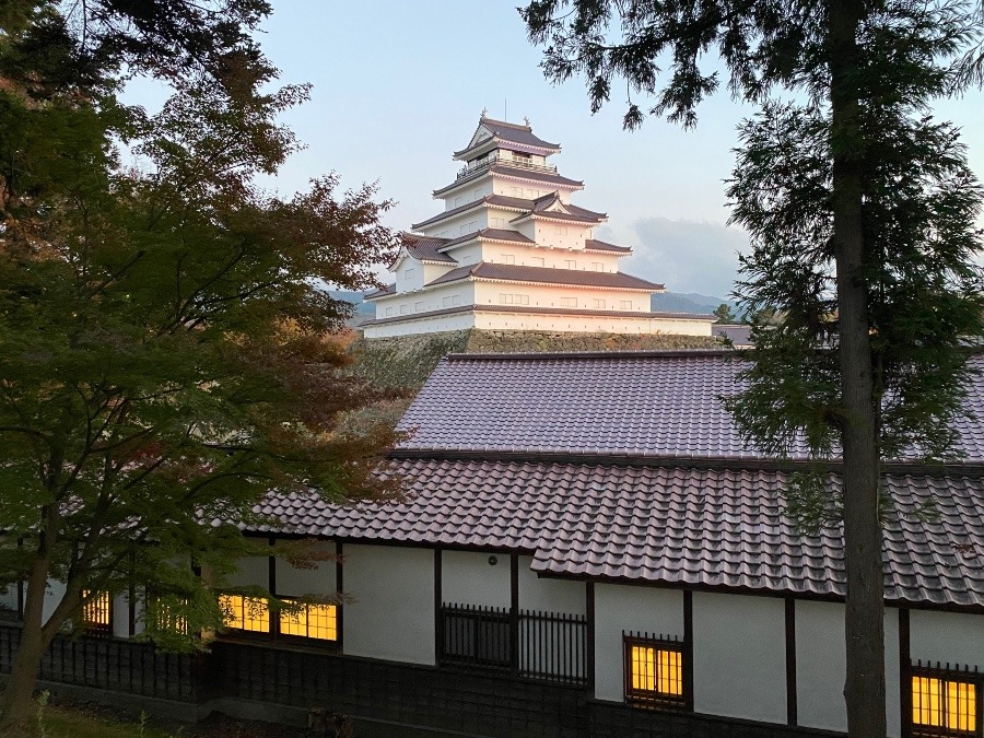 夕暮れの鶴ヶ城