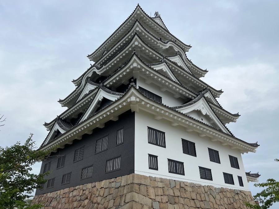 ツートンカラーの福山城