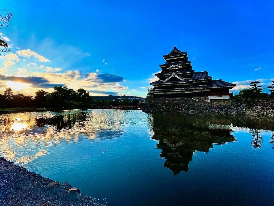 夕焼けの松本城