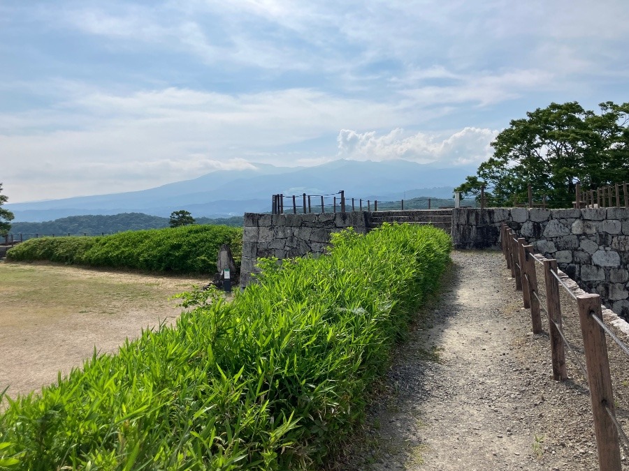 天守台と安達太良山