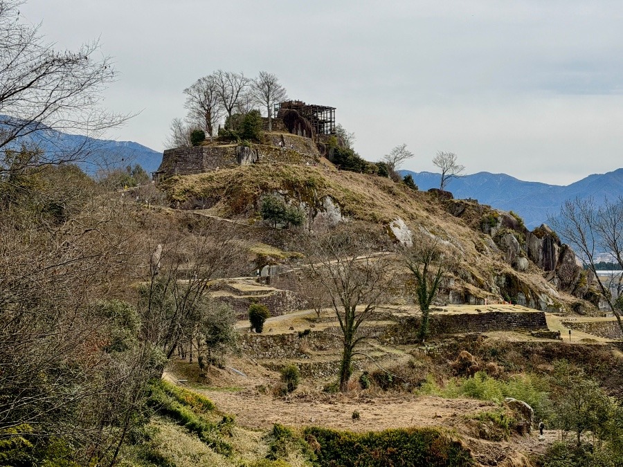 苗木城跡　足軽長屋からの天守台